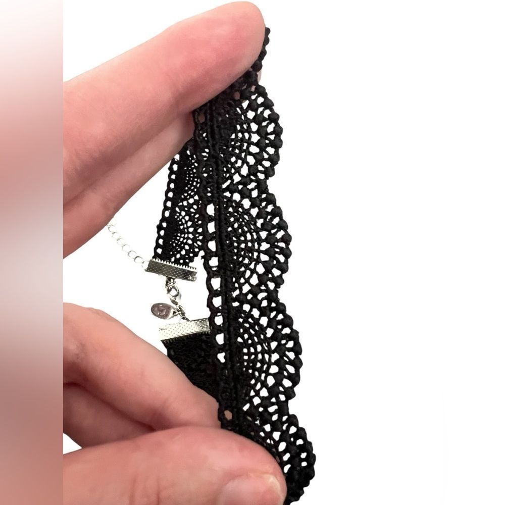💕BLACK LACE CHOKER - Picture 2 of 5